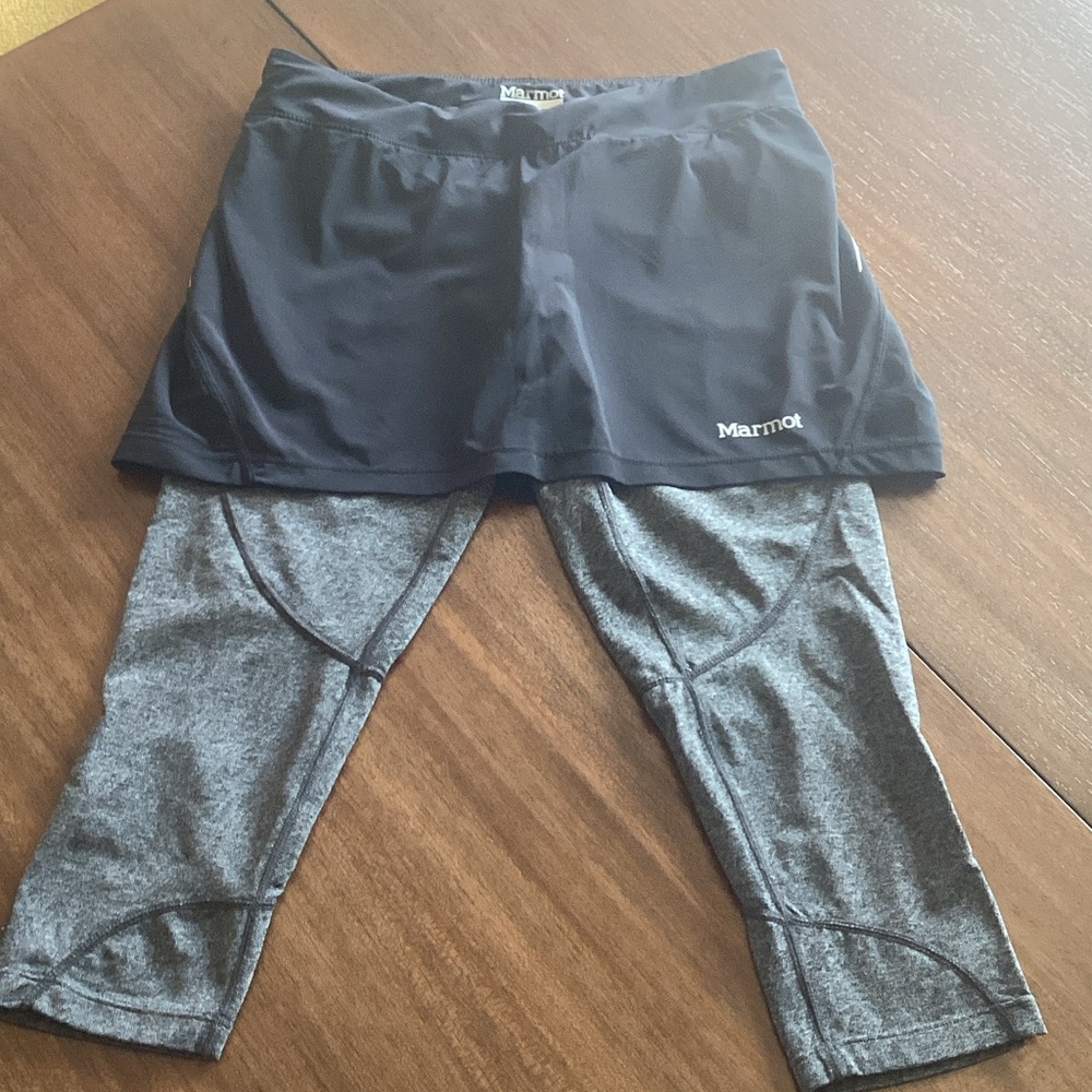 Marmot black Skirt with Heather Gray Leggings
